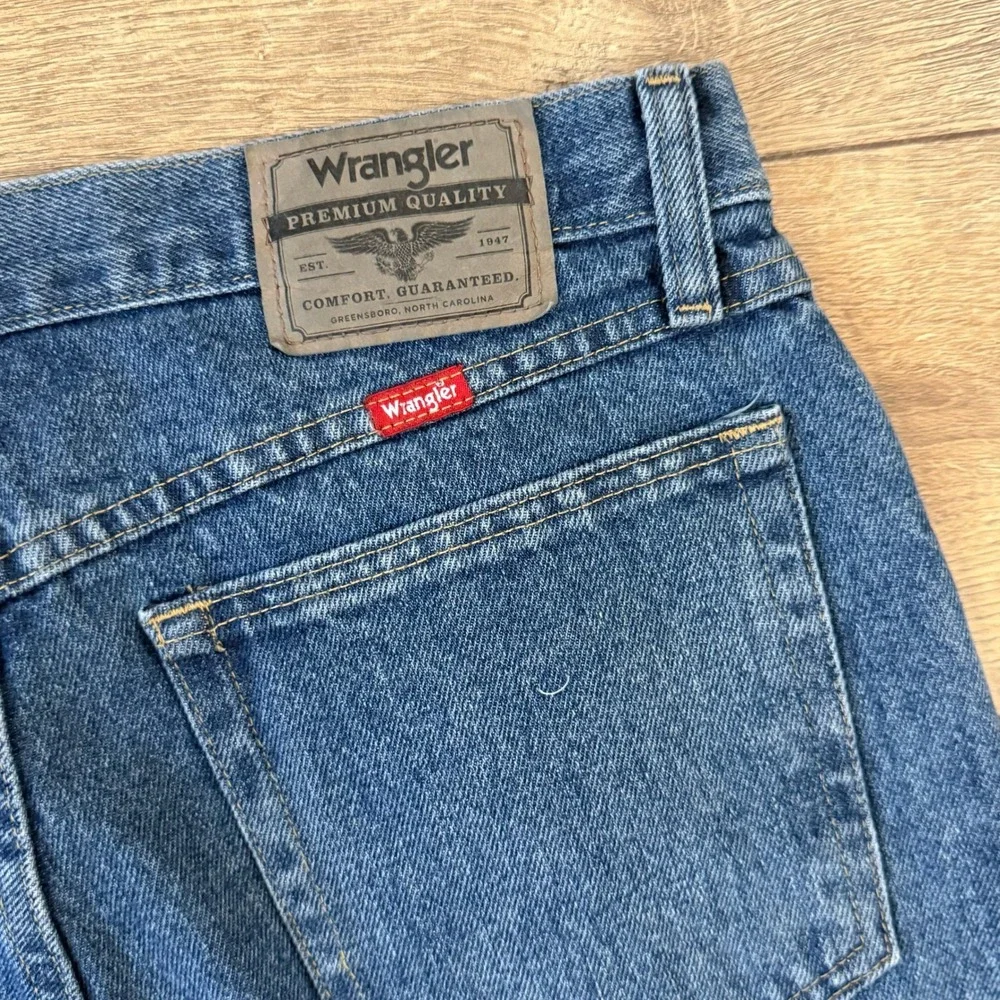 Wrangler Premium Quality Men's Jeans‎ Size 33x30 Blue Denim Comfort Guaranteed